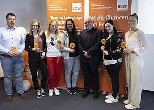 Wolfgang Jankowski (3.v.r) bei einer Absolventenfeier.