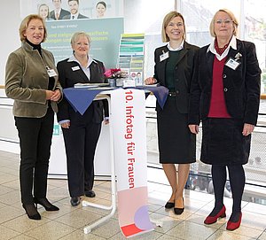 Annette Nimzik, Prof. Dr. Ingrid Eumann (Geschäftsleitung Studienzentrum Essen), Prof. Dr. Anja Seng und Irmgard Diephaus (v.l.)